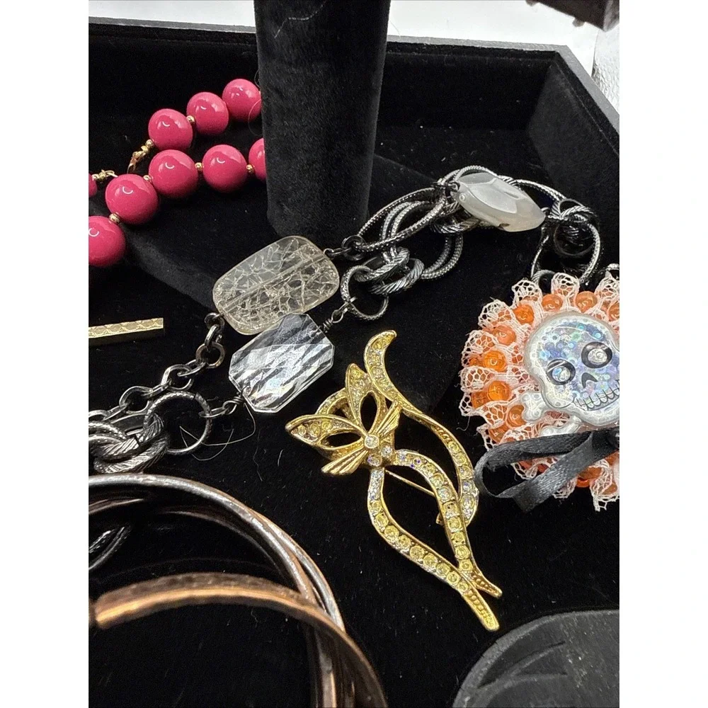 Vintage Lot of 15 Necklaces, Bracelets, Earrings And/or Brooches‎ See Pics